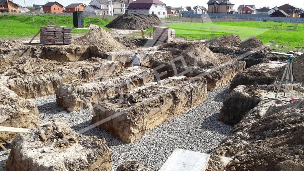 Фундамент - дом с мансардной крышей в Дубне