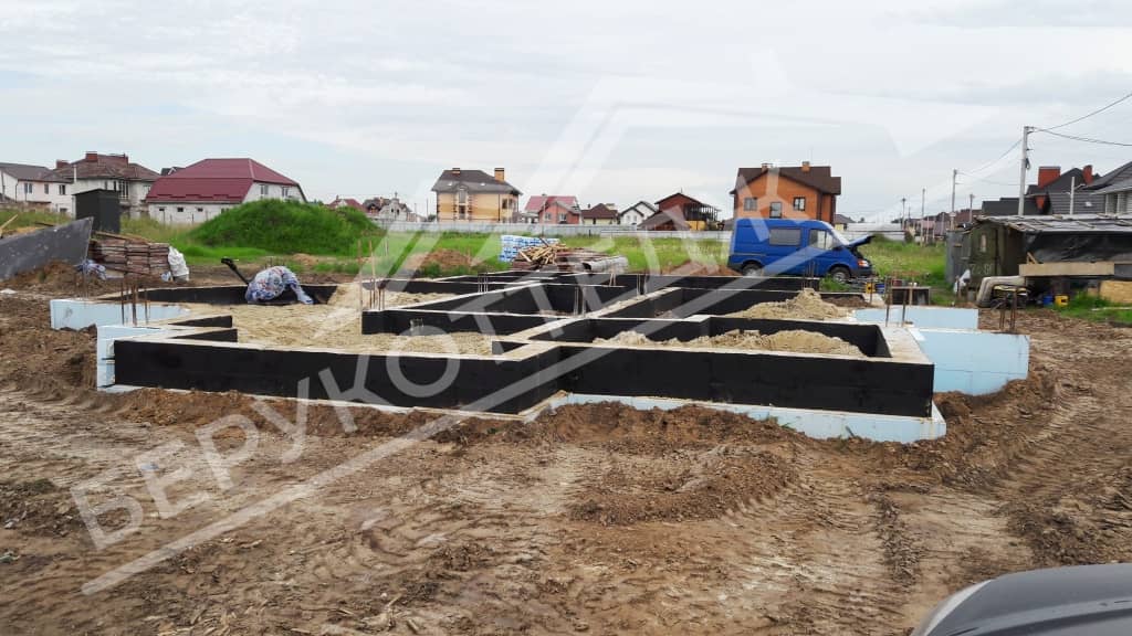 Фундамент - дом с мансардной крышей в Дубне (2)