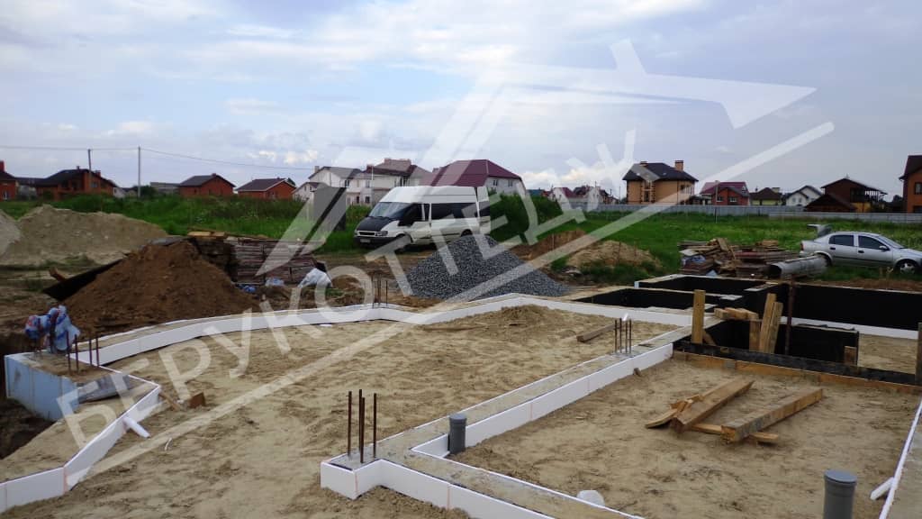 Фундамент - дом с мансардной крышей в Дубне (3)